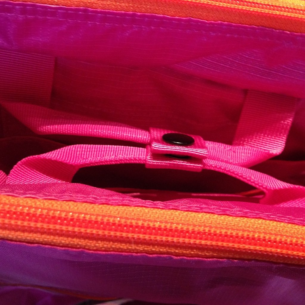 Detail photo of BackTpack 3.1 briefcase handles with fastened with snap fastener